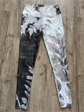 Small shop Vancouver nature foliage leaves yoga fitness outdoorsy gym neutral
